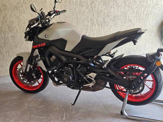 YAMAHA MT-09 